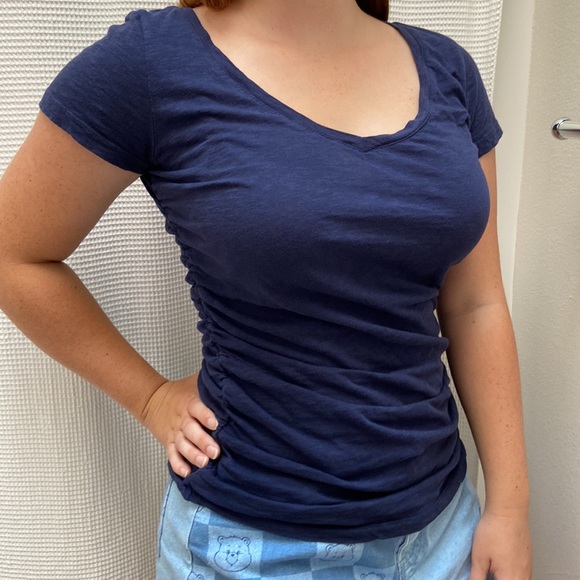 Caslon Tops - Women’s Caslon navy blue short sleeved shirt with elastic ruched sides. Size M.